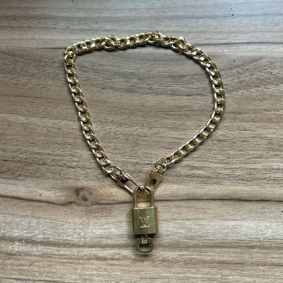 Louis Vuitton #306 Lock and Key Gold Brass with new unbranded chain - Picture 4 of 5